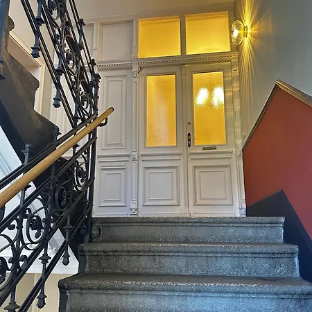 Stylische Mid-century-wohnung Im Zentrum Plauens Apartment